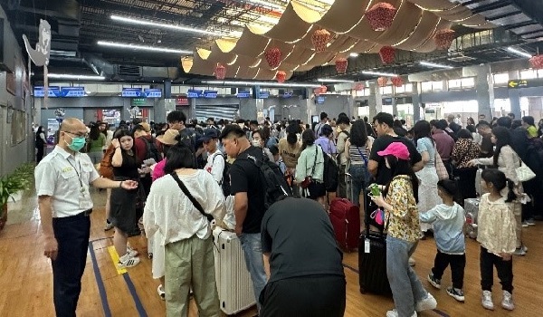五一連假陸客湧爆金門	移民署增派人力因應