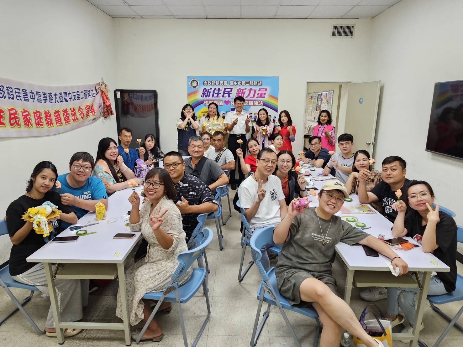 泰國紙花綻幸福 移民署溫馨呼籲 感謝公務員不必送