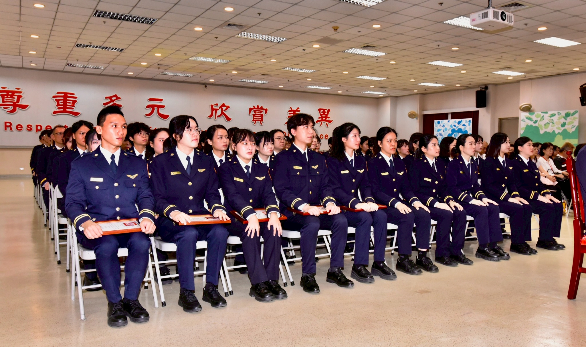 移民班第13期結訓典禮 添103名生力軍 內政部次長吳堂安：維護國家安全及移民人權 保障新住民權益