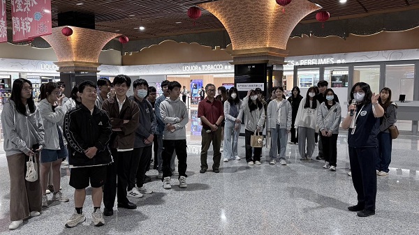 國立金門大學海洋與邊境管理學系教授李瑞生率學生參訪金門港旅運中心。