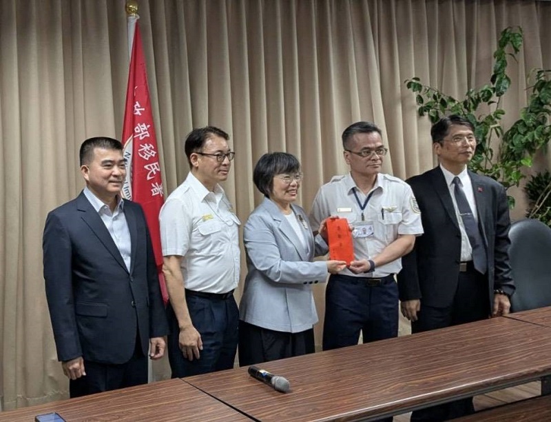 跨境鎮壓協力者難逃法網 劉世芳表揚有功人員 肯定警政、移民機關攜手維護民主法治