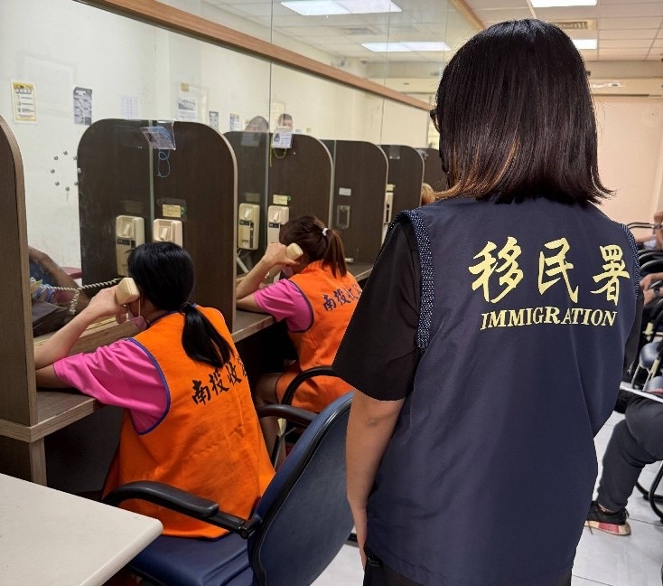 異鄉高牆的無聲思念 移民署暖心牽起姊妹情