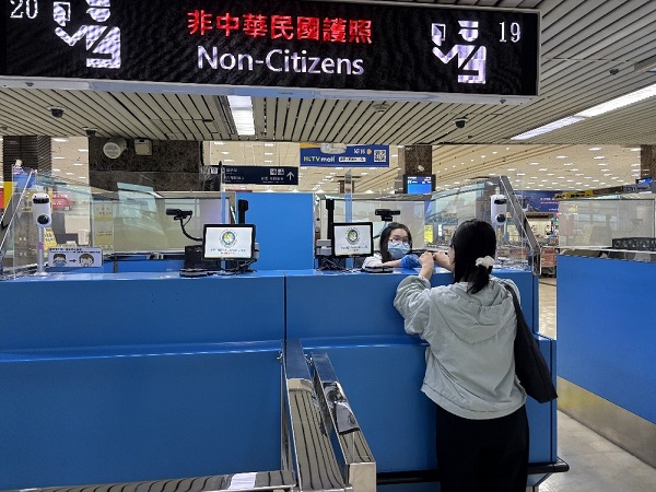 移民官嚴查外來旅客來臺目的 察微辨異揪出旅客藏毒入境