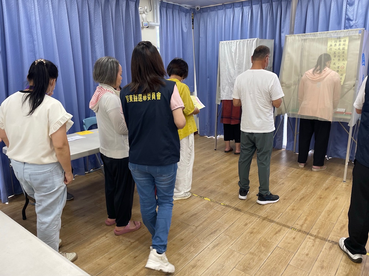 模擬投票走一回 屏東移民署陪新住民認識選舉權、守護乾淨選風