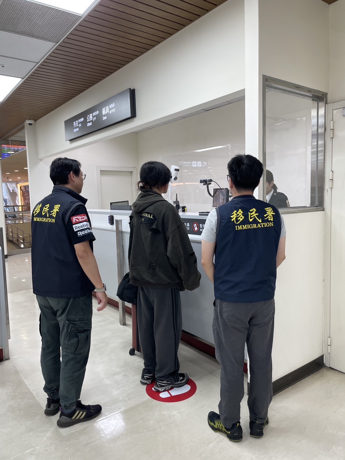 中國交換生於網路社群發表不當言論 移民署：已依法廢證並驅逐出境