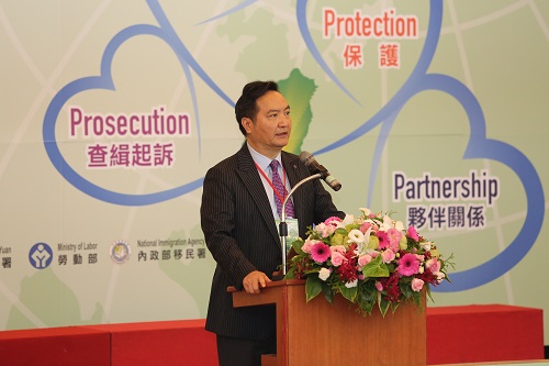羅政務委員秉成