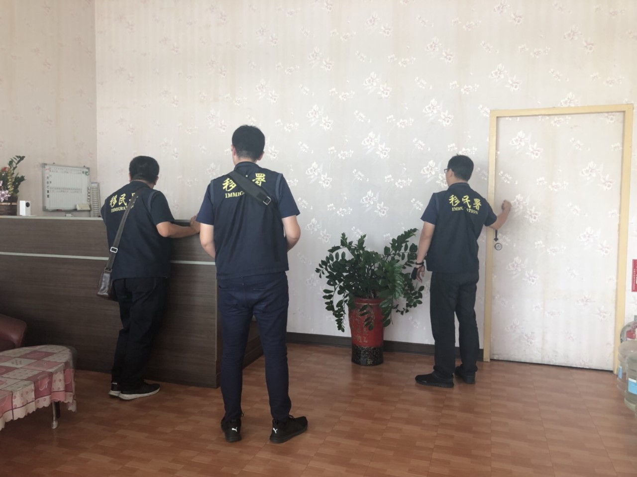 移民署結合友軍單位共同掃黃 打擊「假觀光,真賣淫」