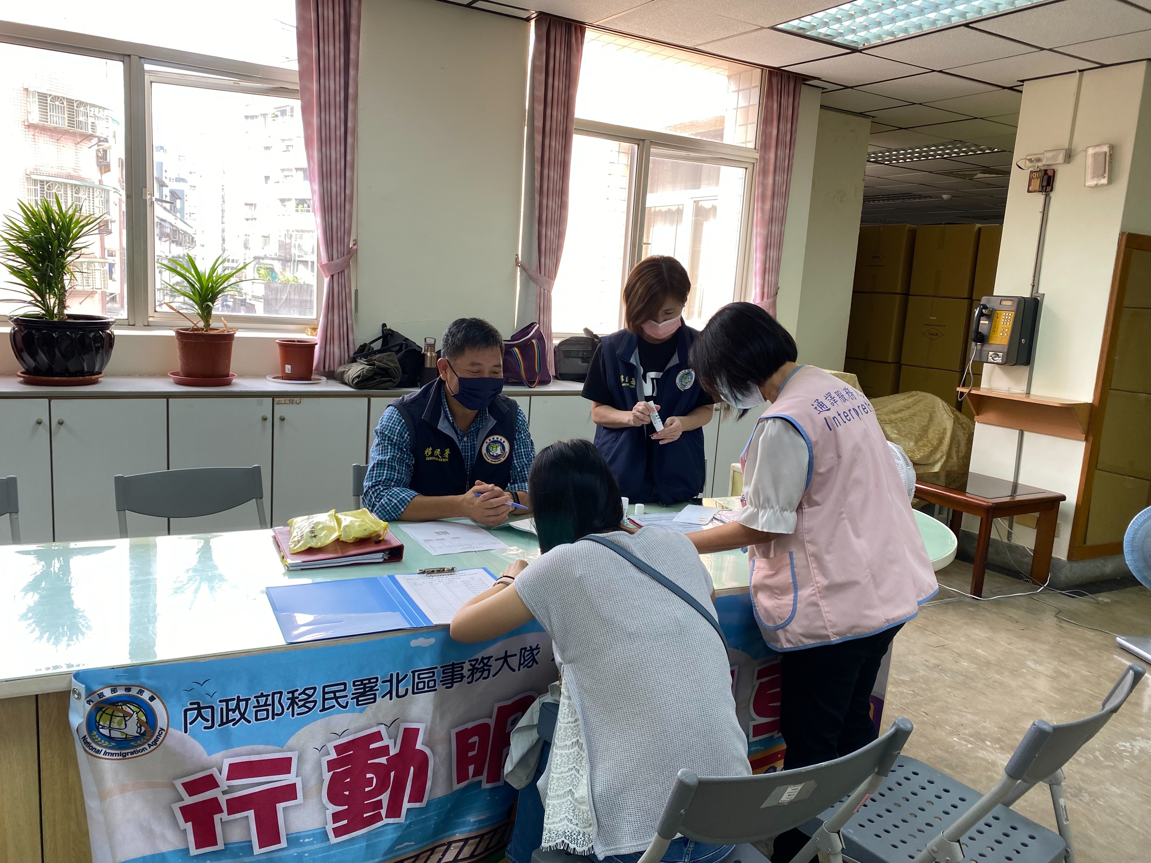 Chuyến tàu dịch vụ lưu động của Sở Di dân trước đây đã từng tới thăm Trung tâm Dịch vụ gia đình di dân mới Tam Trọng - Tân Bắc